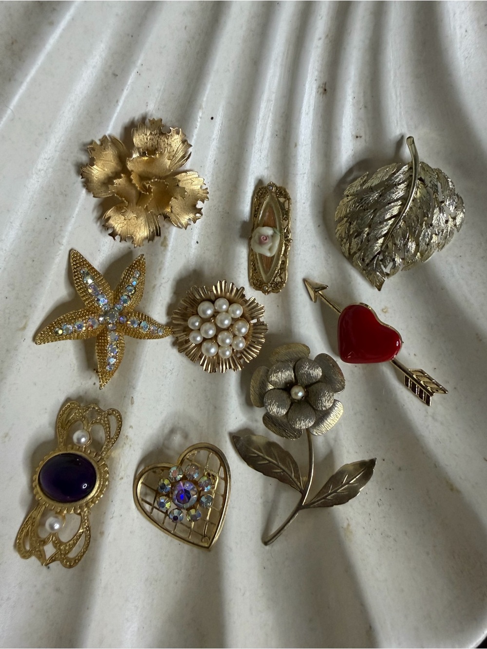 VTG BROOCHES | Assortment Vintage-style Costume-jewelry Brooches